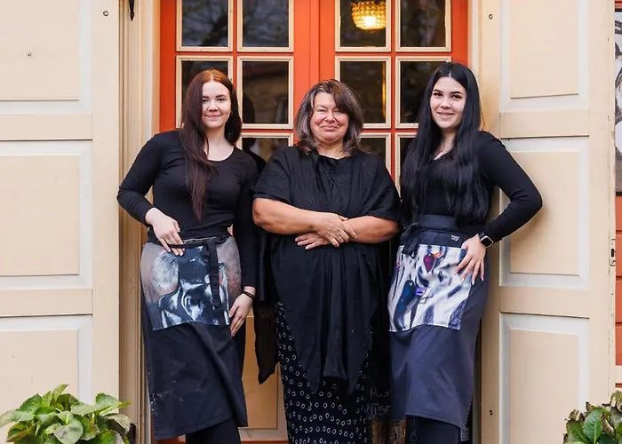 לינה וארוחת בוקר Karja 3*