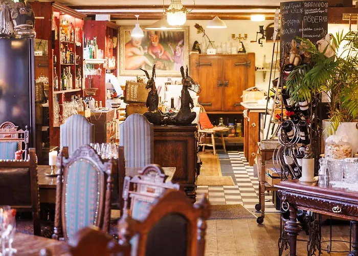 לינה וארוחת בוקר Karja 3*